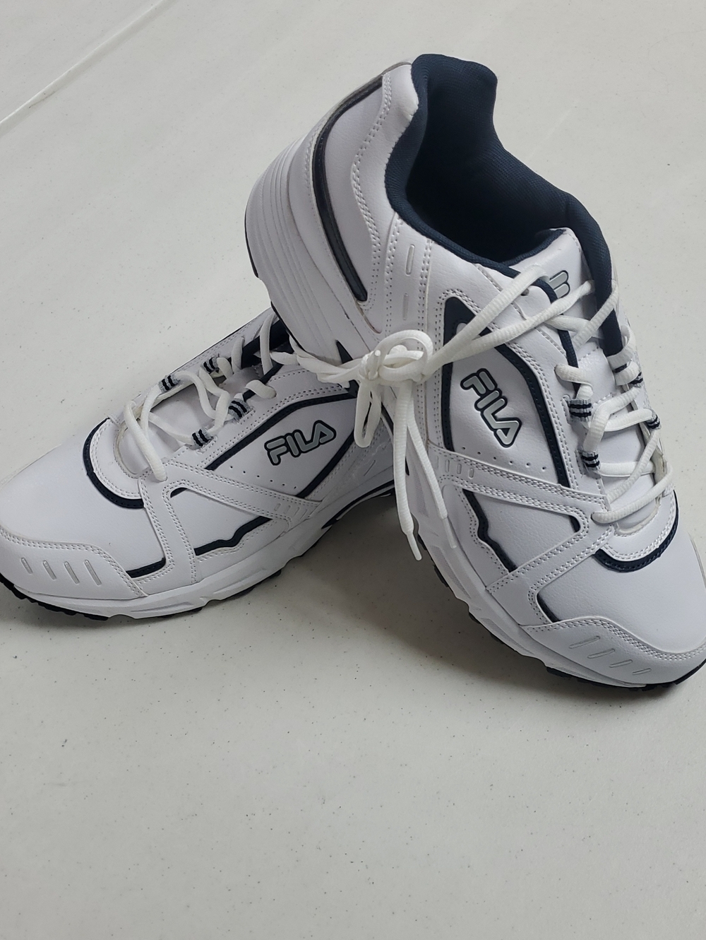 Fila Men's Talon 3 White And Navy Sneakers
